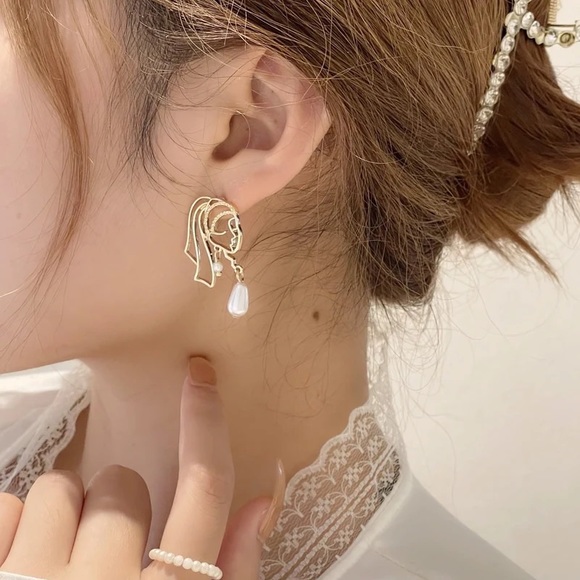 Girl With A Pearl Earring Sterling Silver-Gold Artist Statement Gift Earrings - Picture 3 of 5